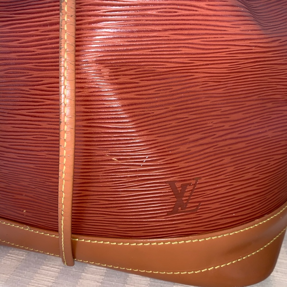 Louis Vuitton Epi Leather Bucket Bag - Picture 2 of 5